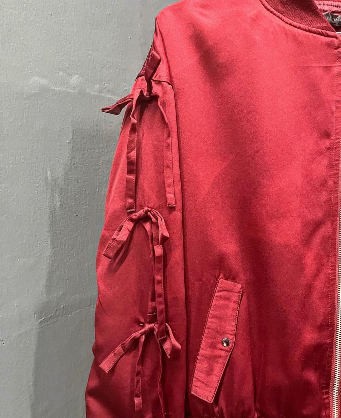 Pendora 폴리 게더링 디테일 봄버 타입 재킷 상품이미지2