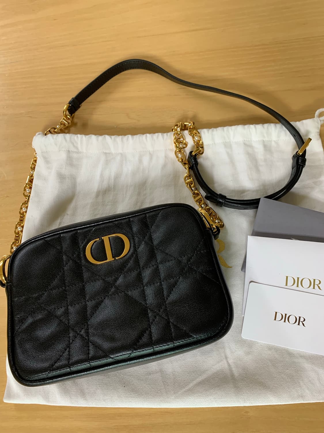 디올 카로 스몰 카메라백 블랙 상품이미지5