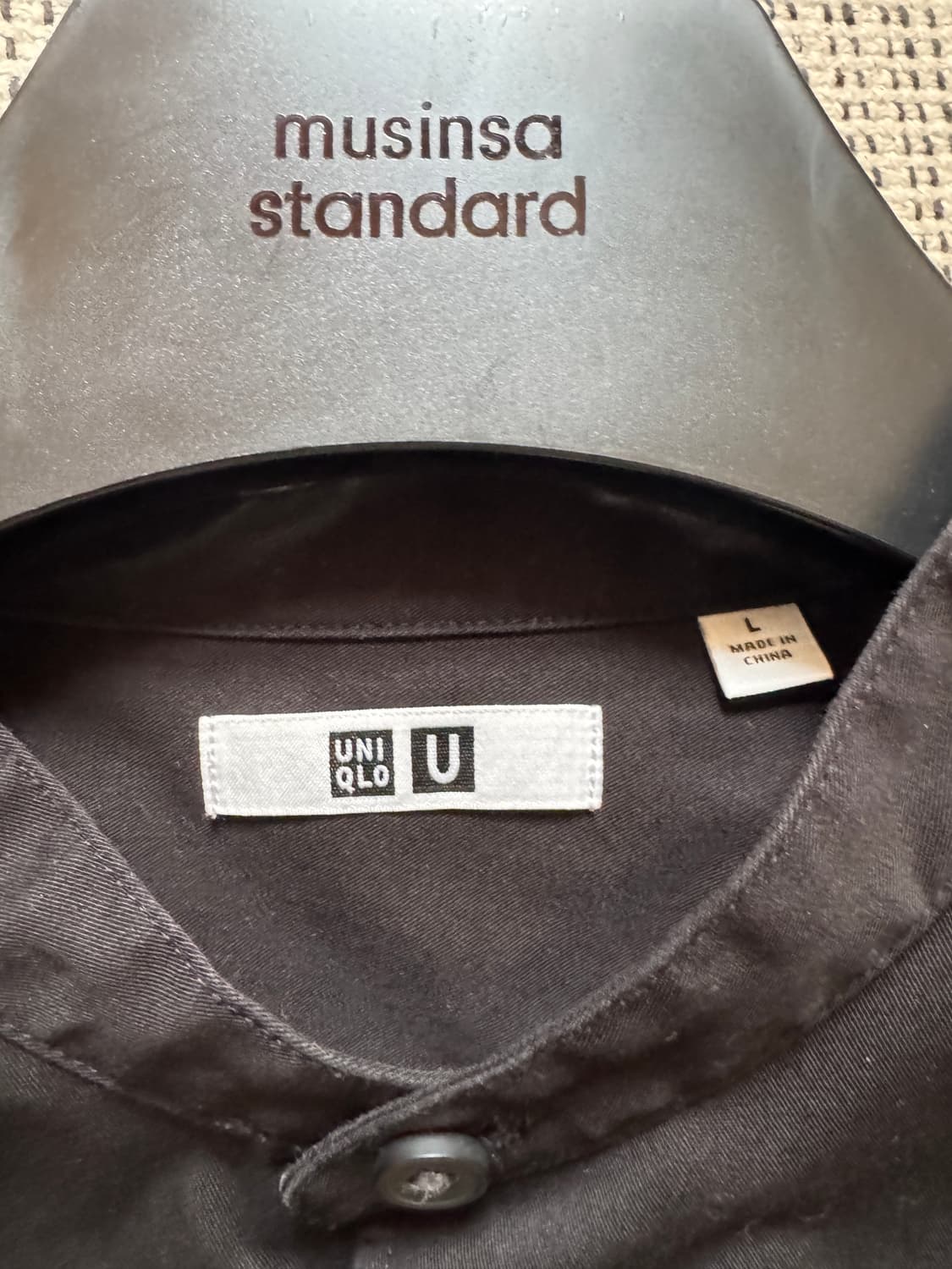 유니클로 u 셔츠 2종 블랙. 브라운 상품이미지2