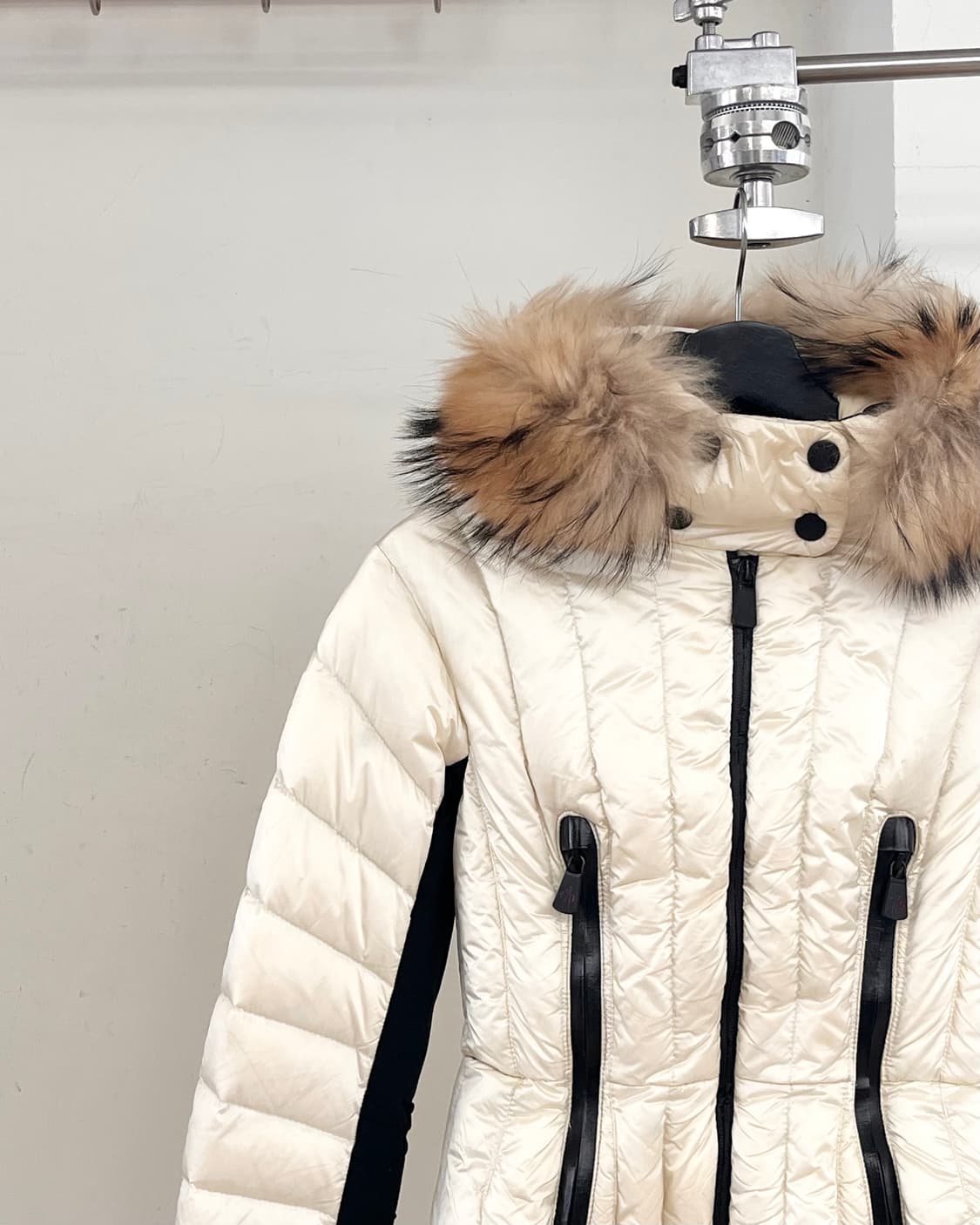 몽클레어 오프화이트 그레노블 브르쉬 다운 자켓 상품이미지3