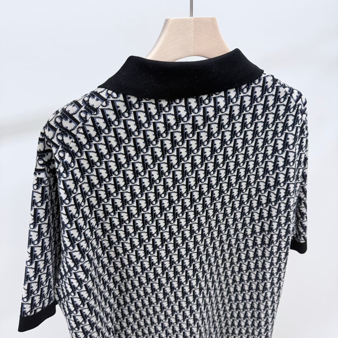 [S+급/L] 디올 오블리크 자카드 반팔 카라티 블랙 상품이미지5