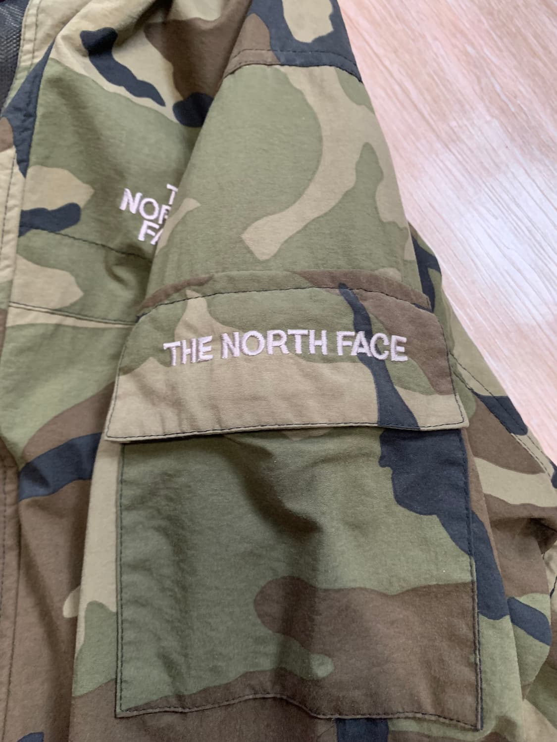 MFL20204 노스페이스 카모 바람막이 xl사이즈 상품이미지10