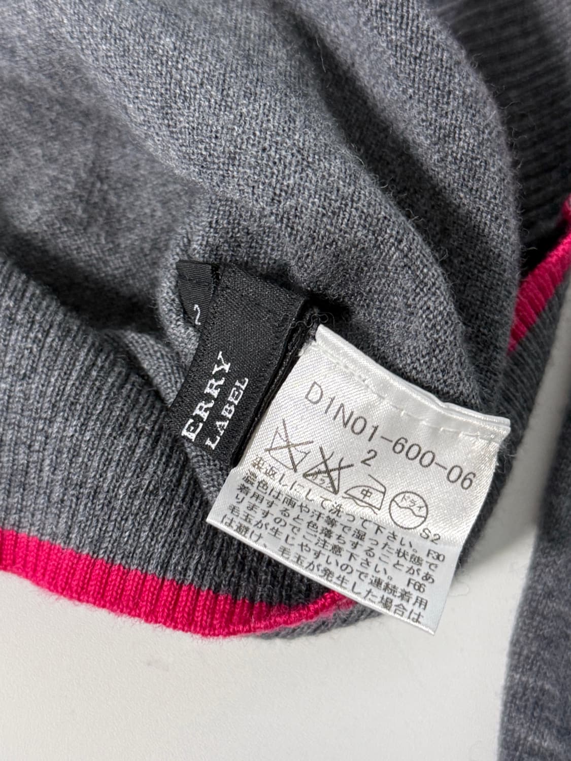 버버리 00‘s 블랙라벨 크레스트 로고 울 니트 상품이미지6