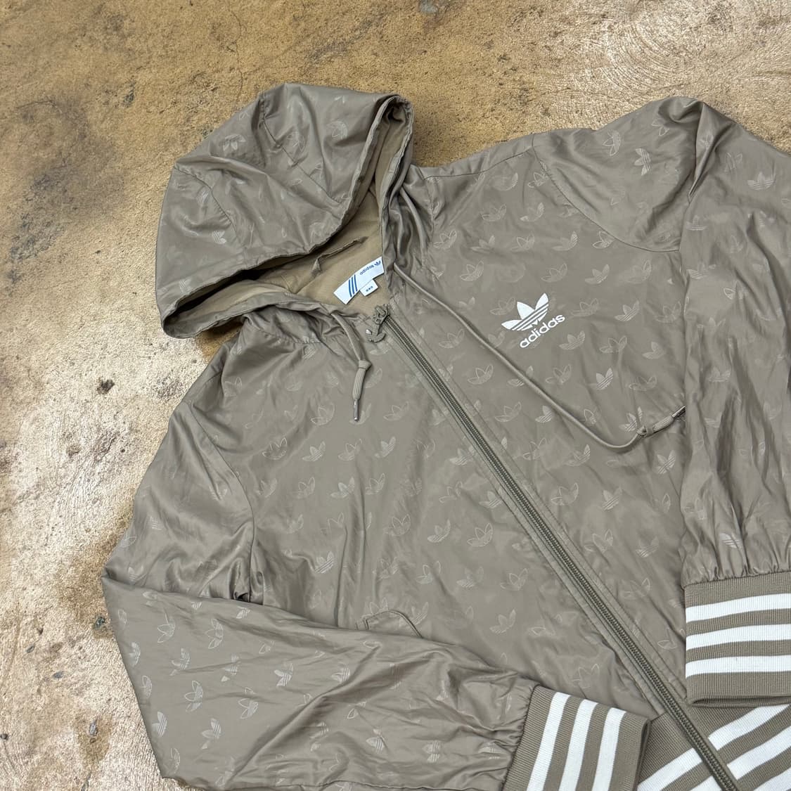 아디다스 연 카키 후드 바람막이 90 상품이미지1