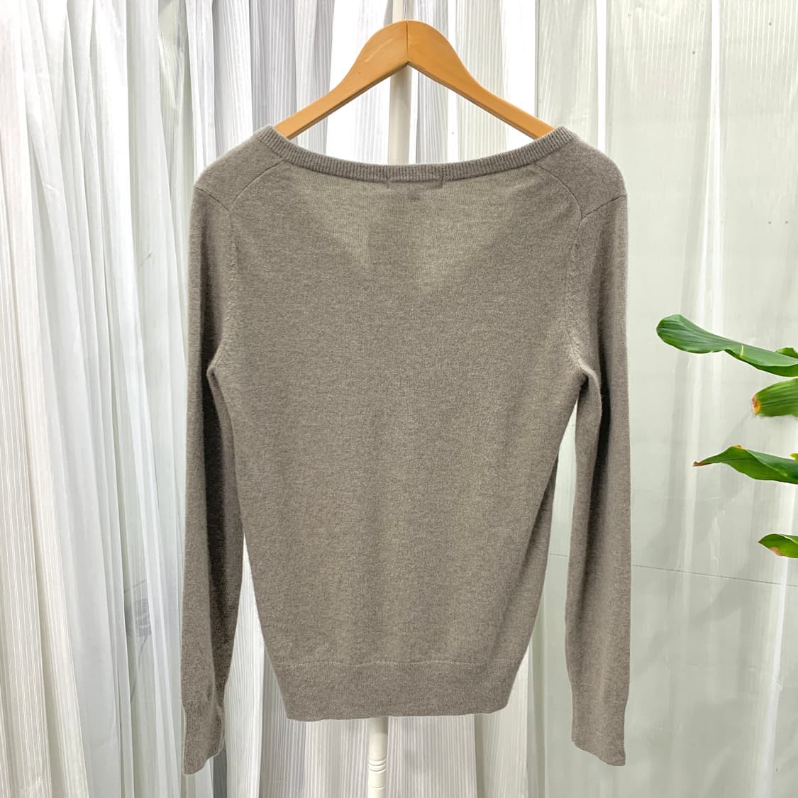 일본 유니클로 캐시미어 100 브이넥 니트 1768 상품이미지3