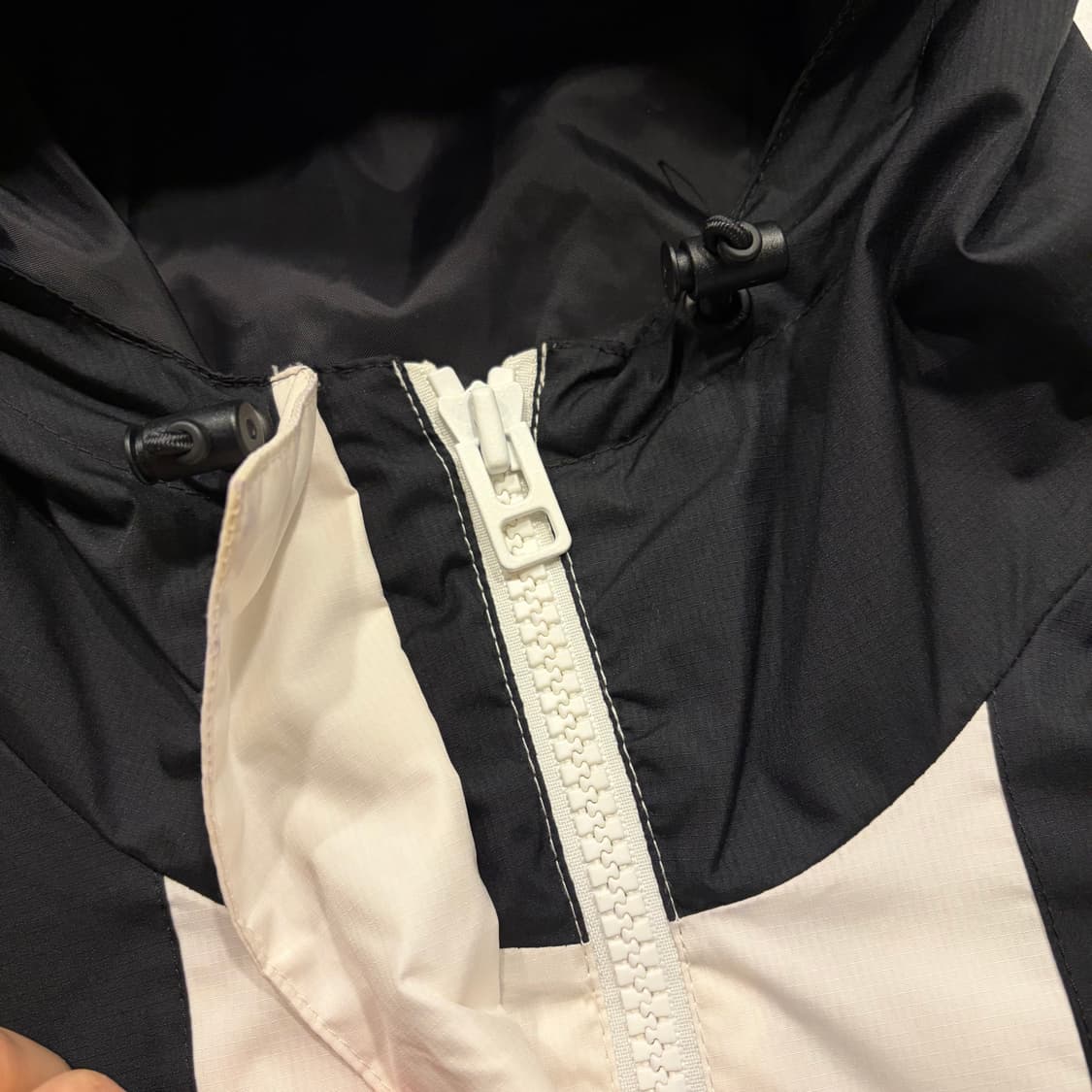 [M] 나이키 에어 블랙/화이트 아노락 후드 바람막이 C647 상품이미지4