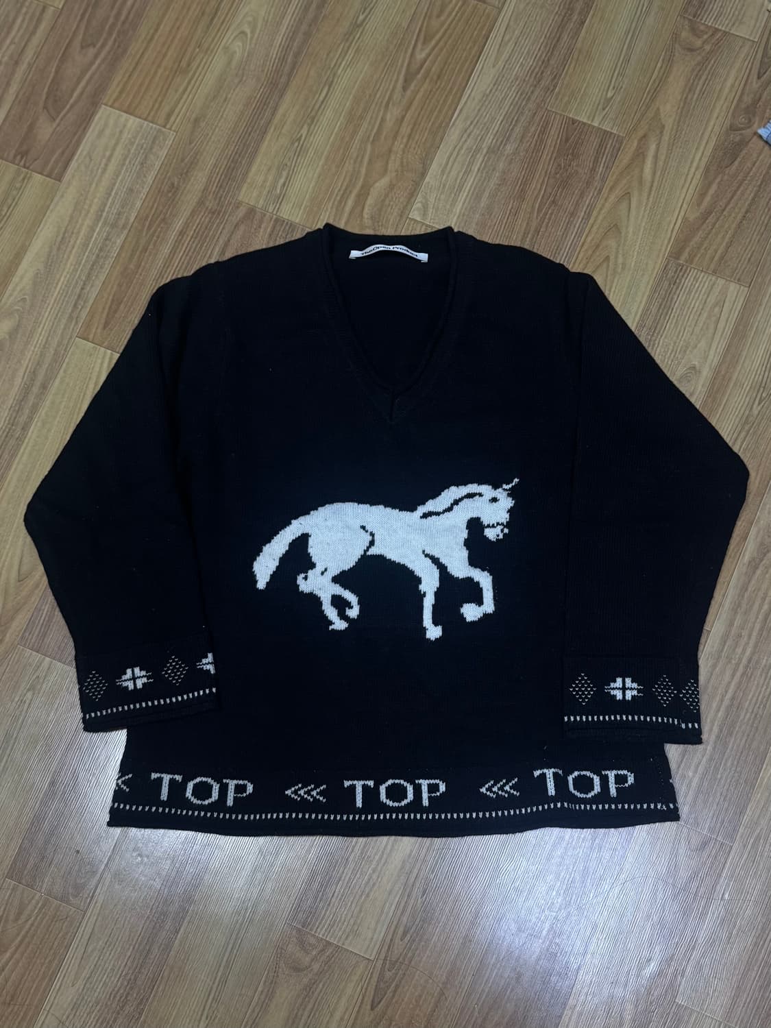 더오픈 프로덕트 홀스 브이넥 니트 상품이미지2