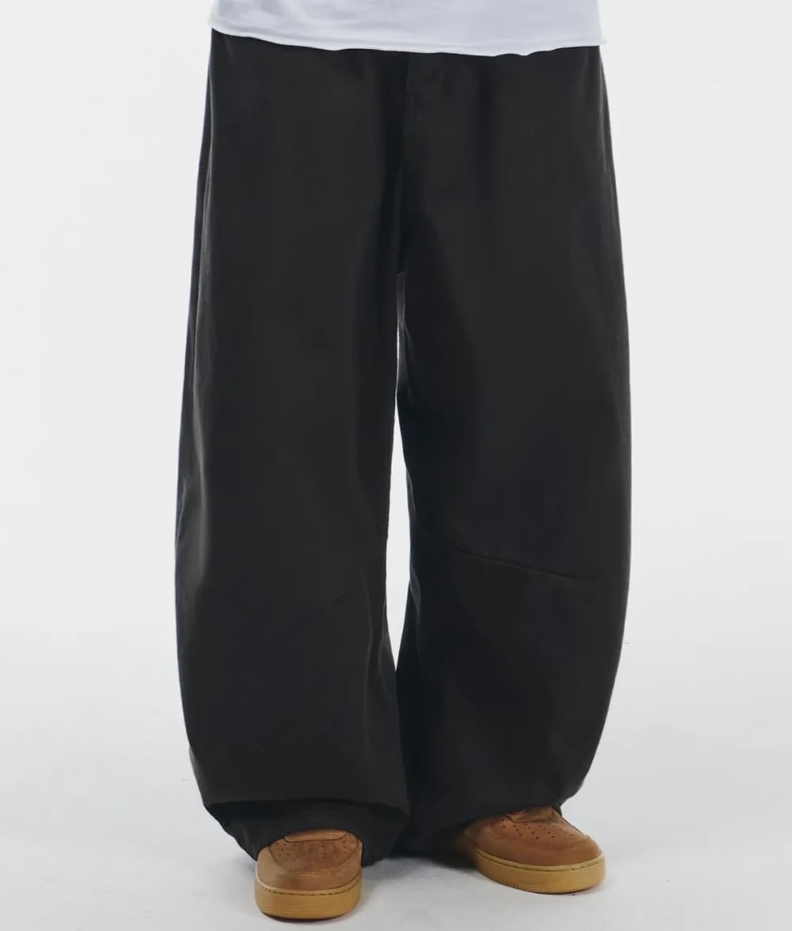 시그니처 와이드 커브드 다트 코튼 팬츠 차콜 상품이미지1