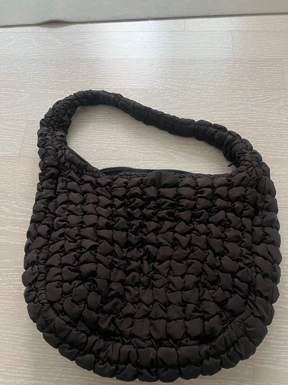 코스 오버사이즈 구름가방 (퀄팅백) 상품이미지1