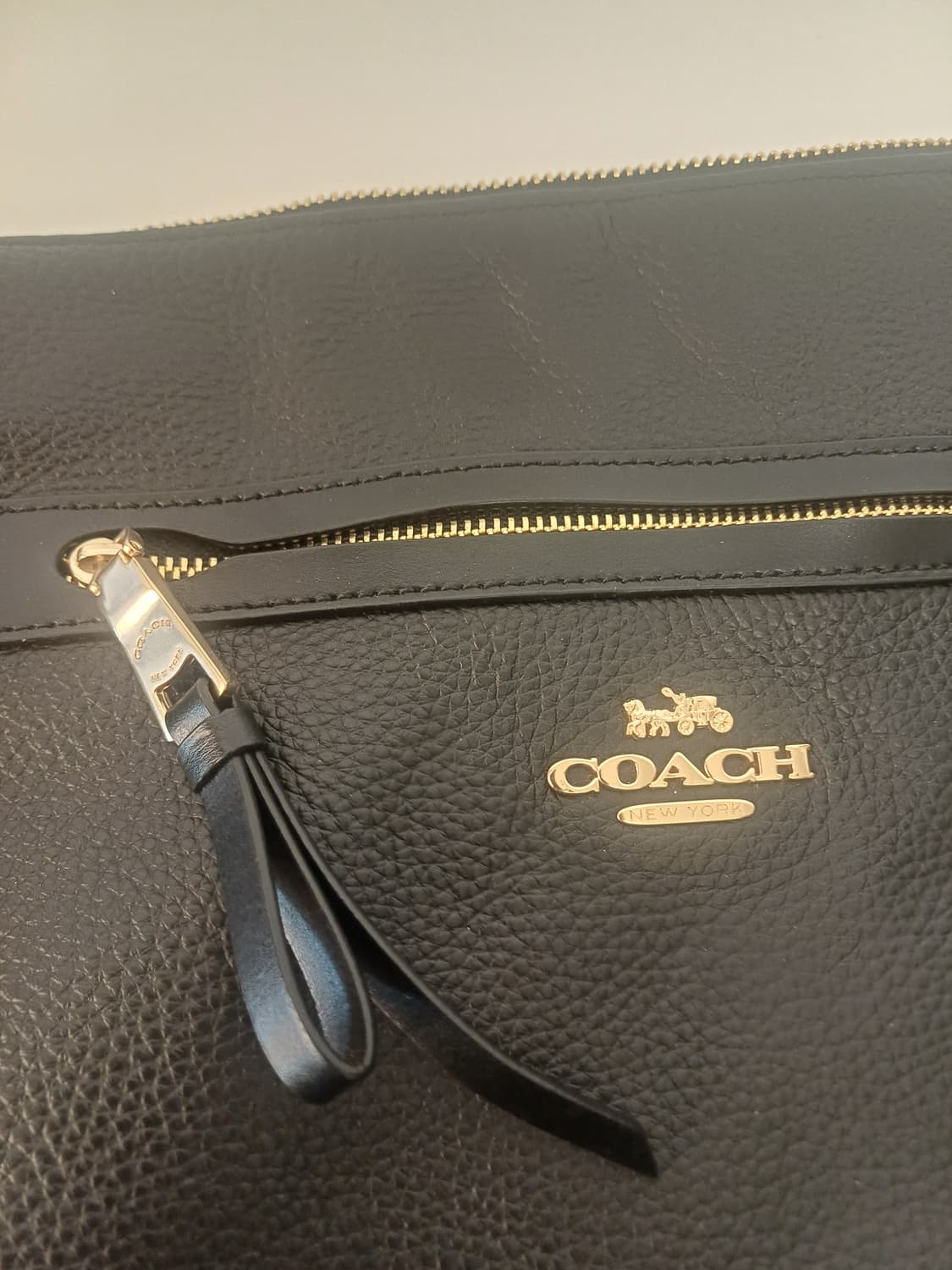 COACH 코치 에비 페블 레더 파일백 (Black)  상품이미지5