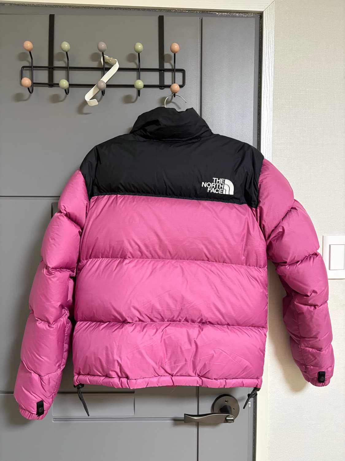 노스페이스 눕시 핑크 블랙 패딩 상품이미지2