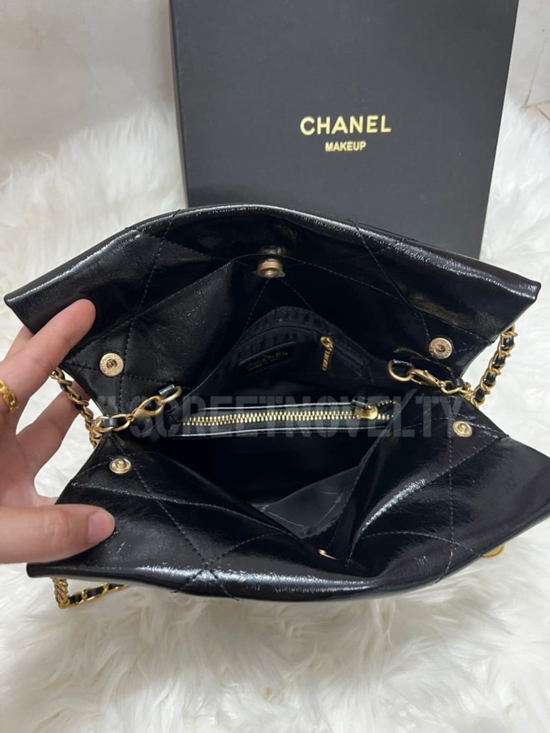 샤넬VIP 진주 미니핸드백 빅로고 크로스바디  & 파우치 상품이미지3