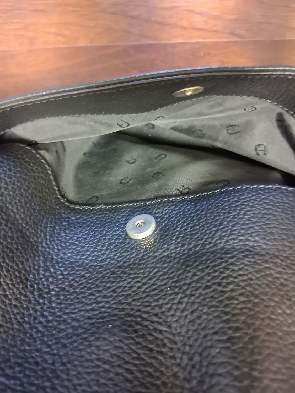 AIGNER 블랙 가죽 숄더백 상품이미지6