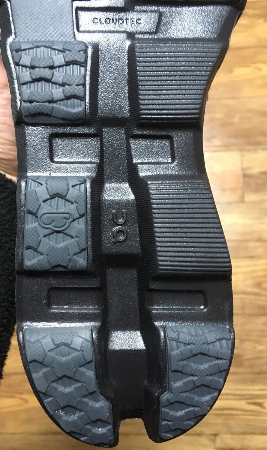 온러닝 파프 클라우드몬스터 하이퍼 블랙 판매합니다 상품이미지8