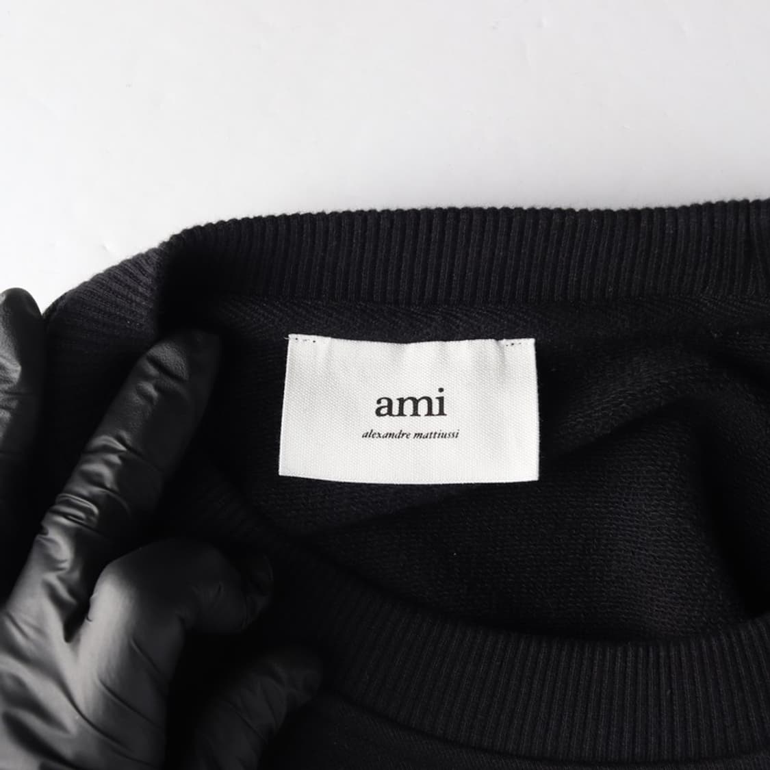 AMI 스몰 하트 로고 블랙 스웻셔츠 상품이미지5