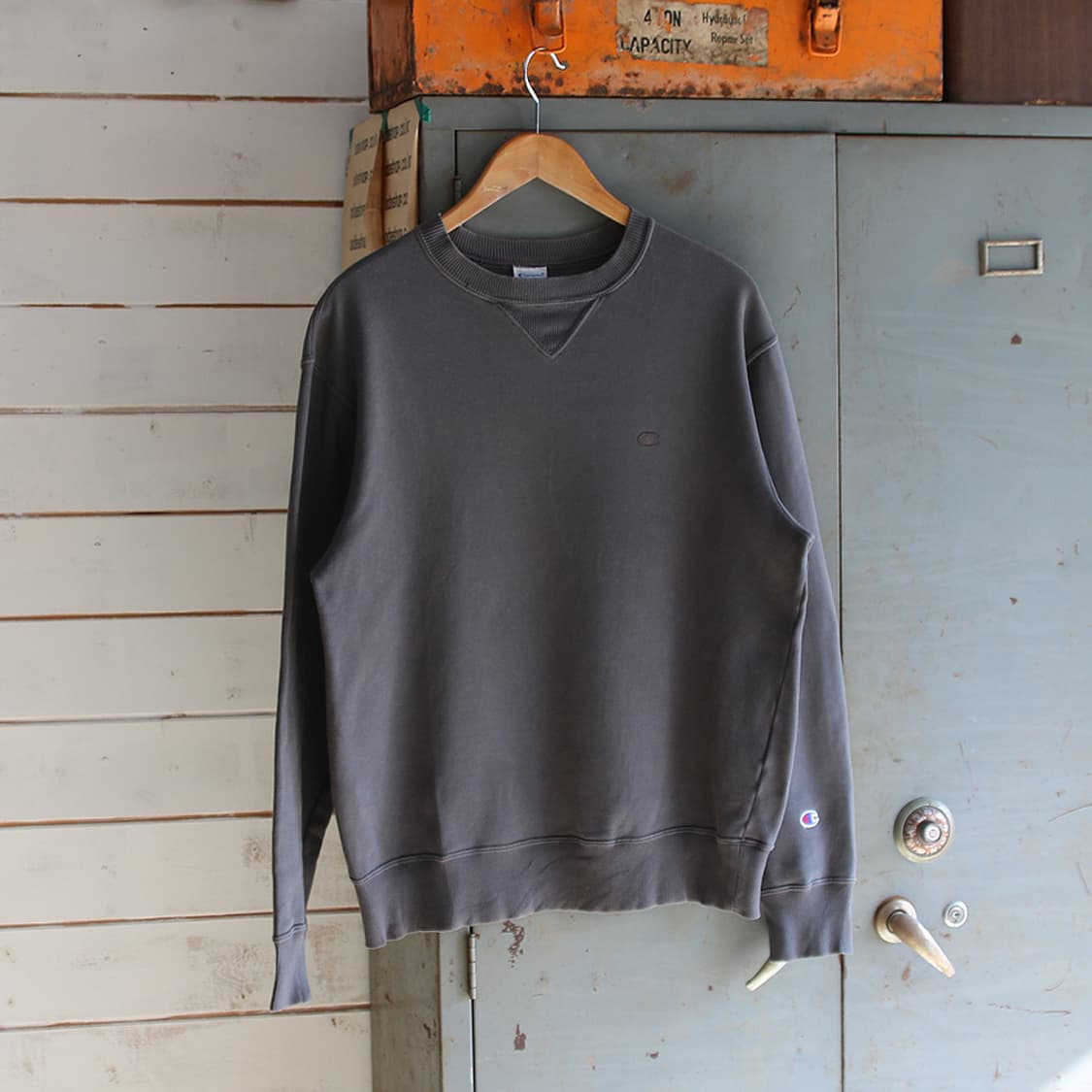 (착용컷) Champion 스웻 셔츠 (남성용 100-103) 상품이미지1