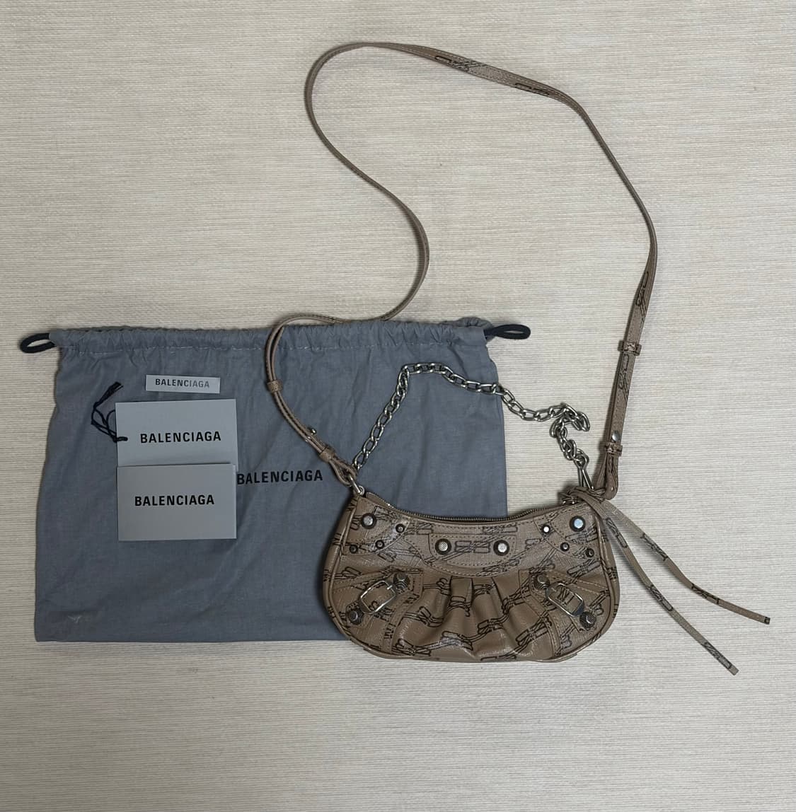 발렌시아가 르카골 체인 미니백 BB 모노그램 베이지 상품이미지2