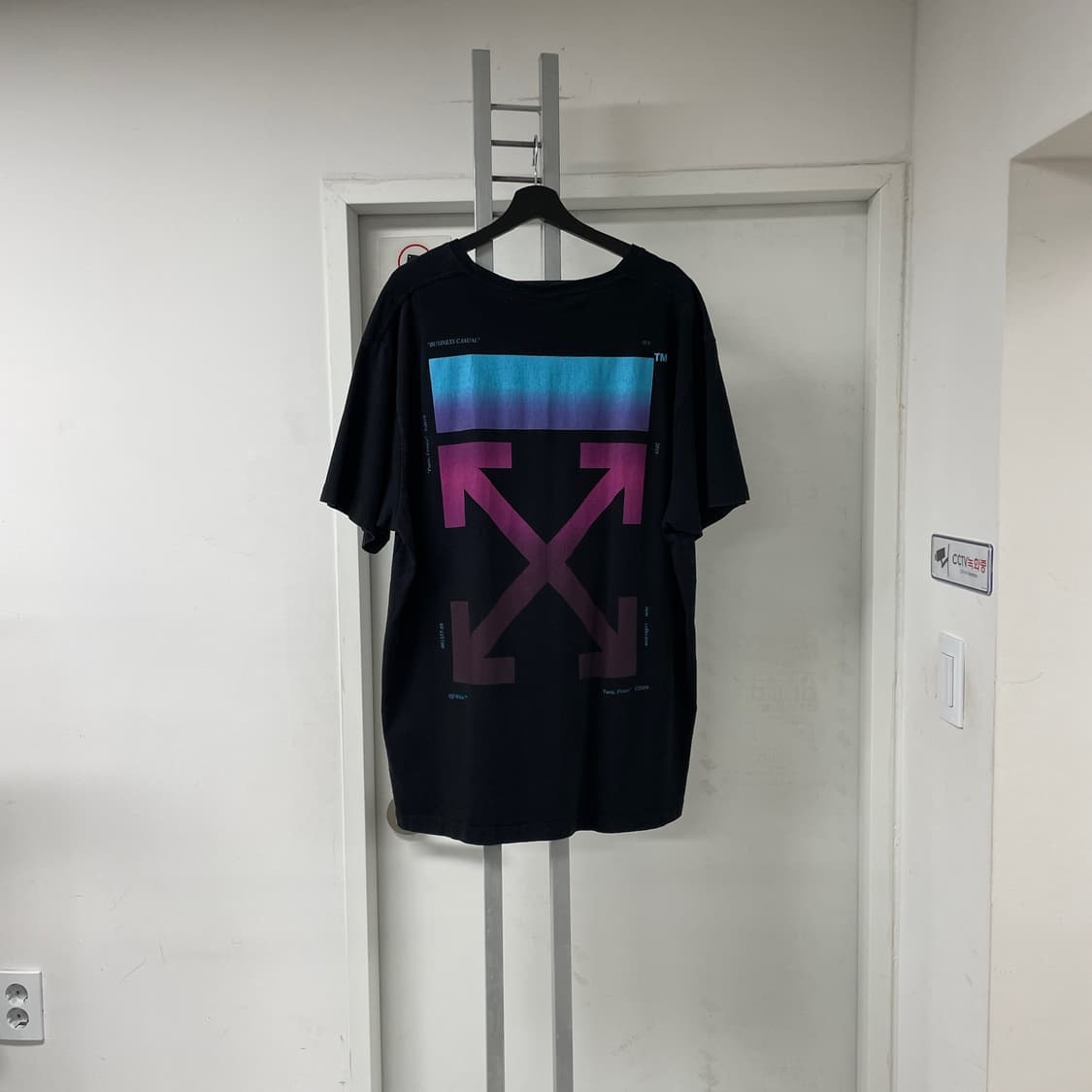 오프화이트 블랙 반팔 티셔츠 M 상품이미지1