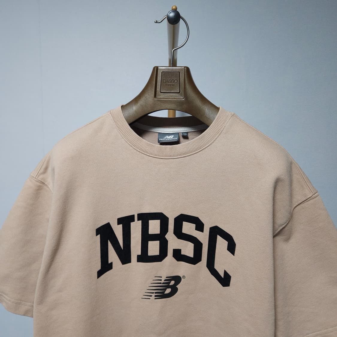 100 ) 뉴발란스 NBSC 오버핏 반팔 맨투맨 상품이미지4