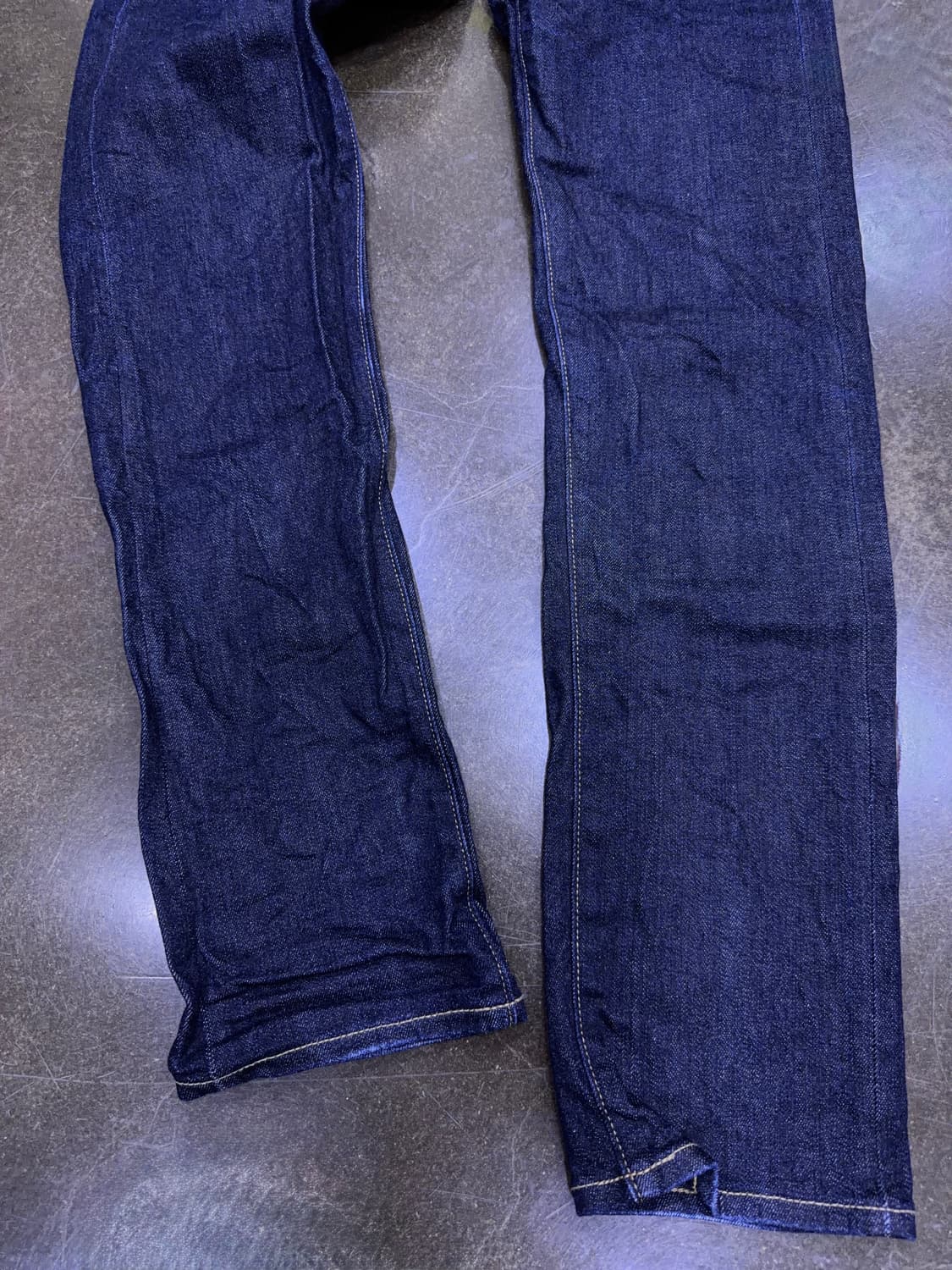 유니클로 슬림 스트레이트핏 셀비지 데님팬츠 딥인디고 32 상품이미지5