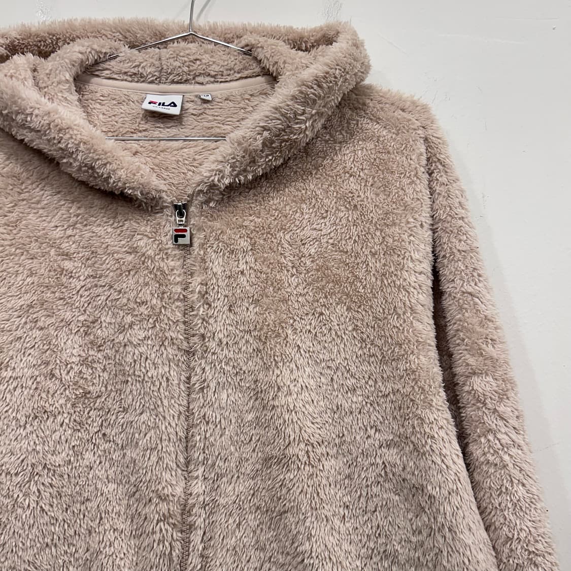 휠라 레귤러핏 실버 뱃지 모헤어 후드 플리스 상품이미지1