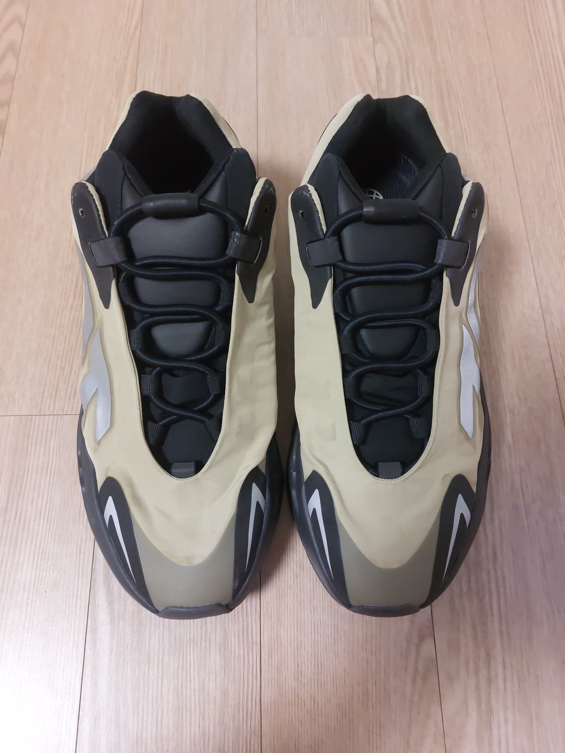 280)아디다스 이지 부스트 700 MNVN 레진 상품이미지2