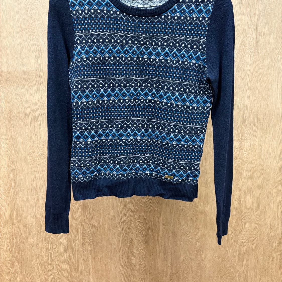 버버리 블루 라벨 라운드넥 니트 자카드 패턴 골드 버튼 디테일 네이비 상품이미지5