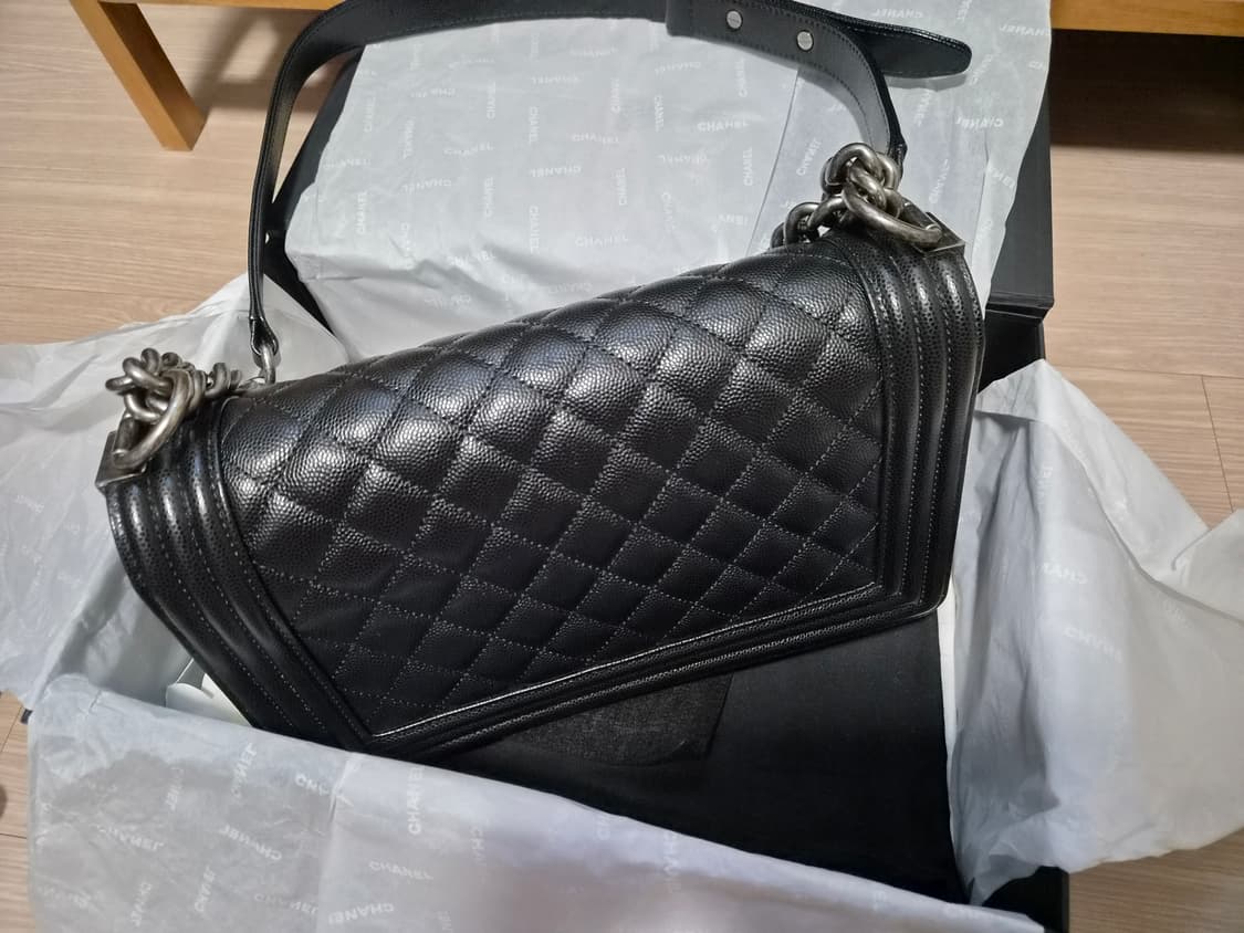 샤넬 보이백 미듐 캐비어 블랙 빈티지 은장 상품이미지2