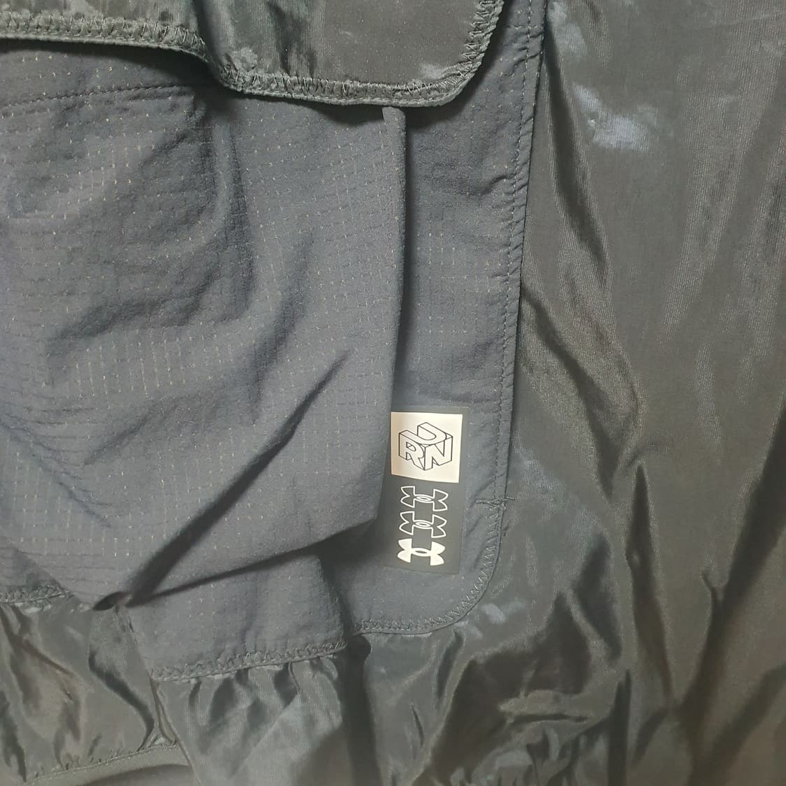 언더아머 블랙 후드 아노락자켓 판매합니다. 상품이미지2