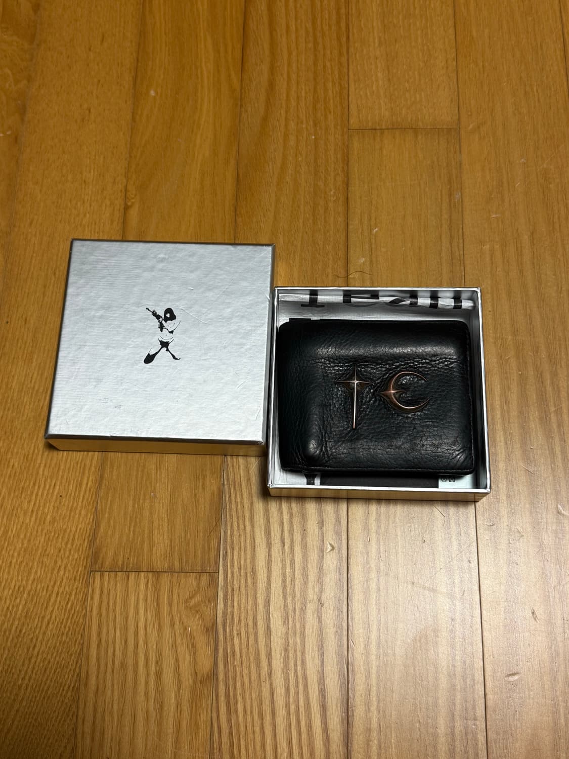 떠그 클럽 락 레더 지갑 상품이미지1