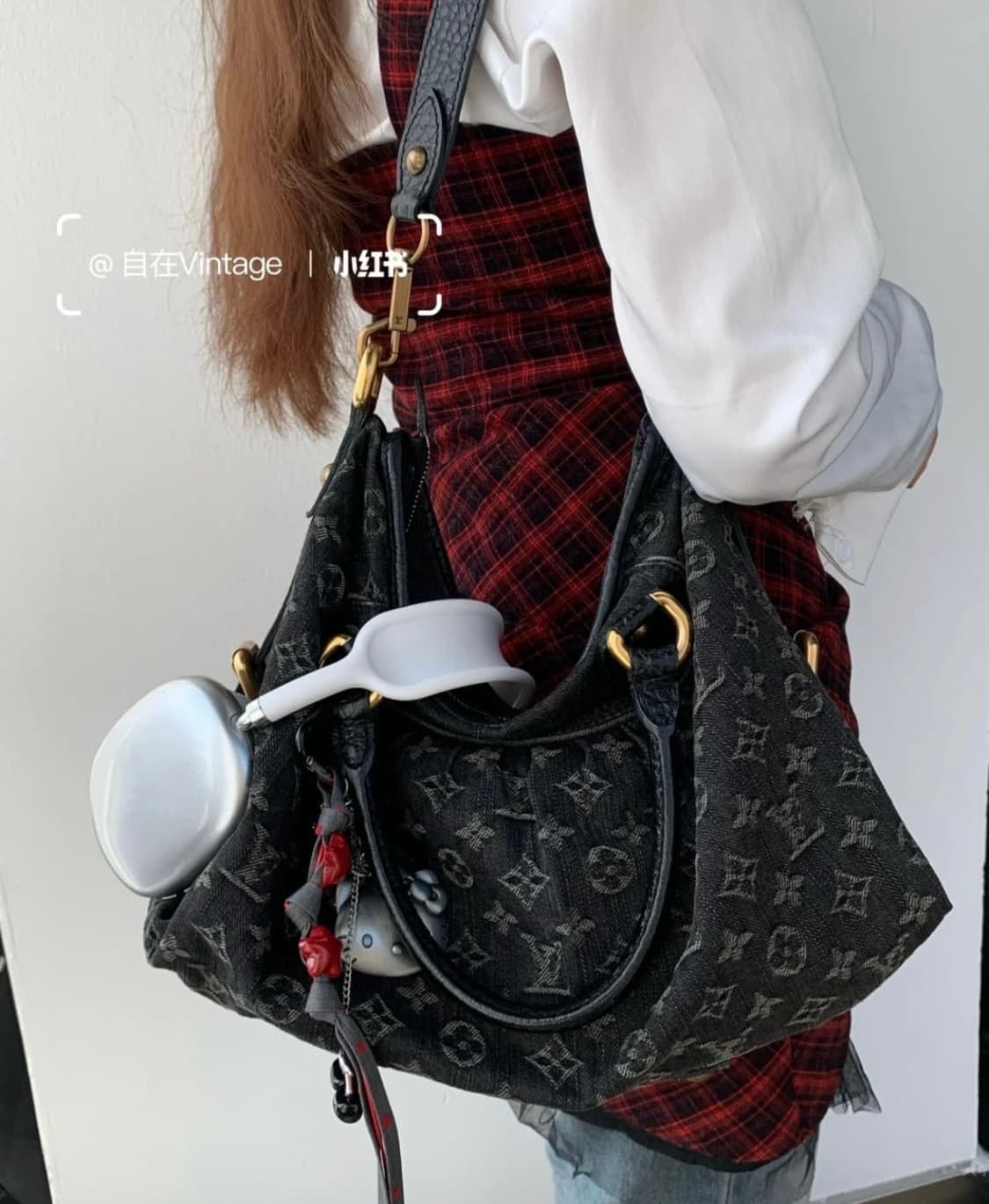 루이비통 빈티지 데님 모노그램 숄더백 블랙 상품이미지2