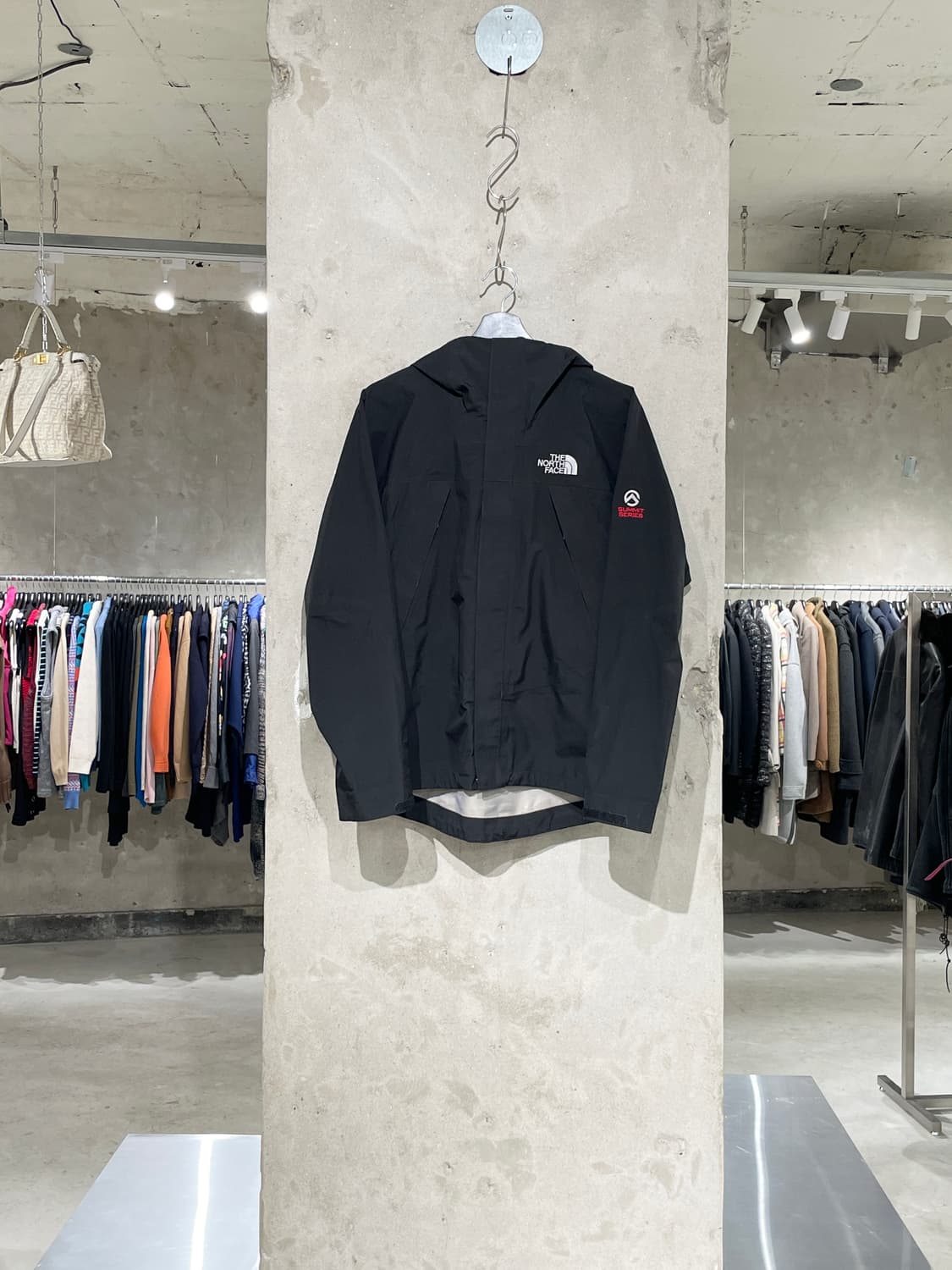 노스페이스 블랙 써밋 시리즈 고어텍스 벨크로 윈드 브레이커 상품이미지1