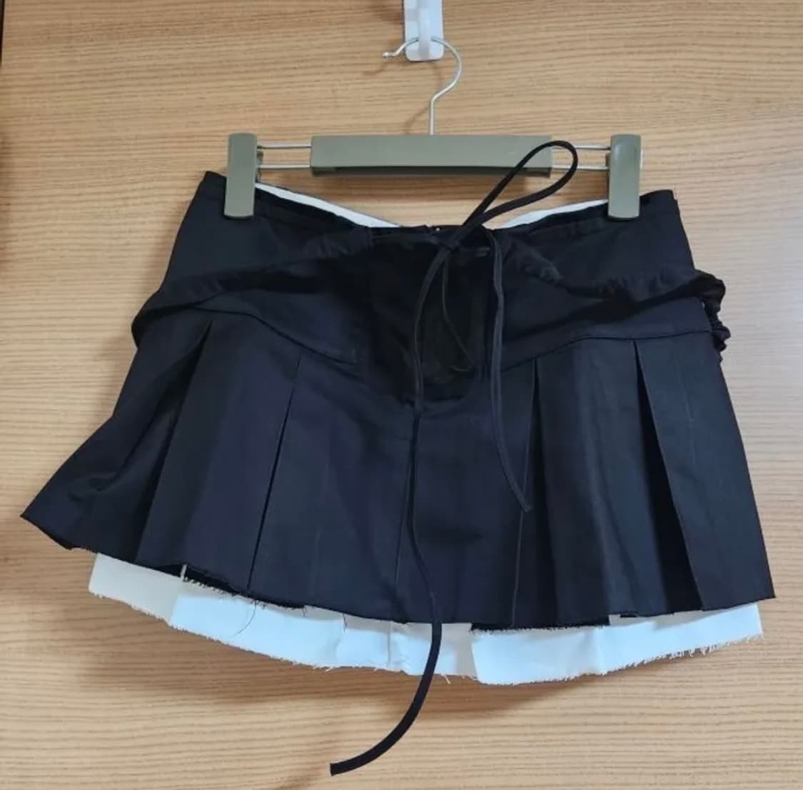 키르시 로우 웨스트 플리츠 스커트 블랙 상품이미지5