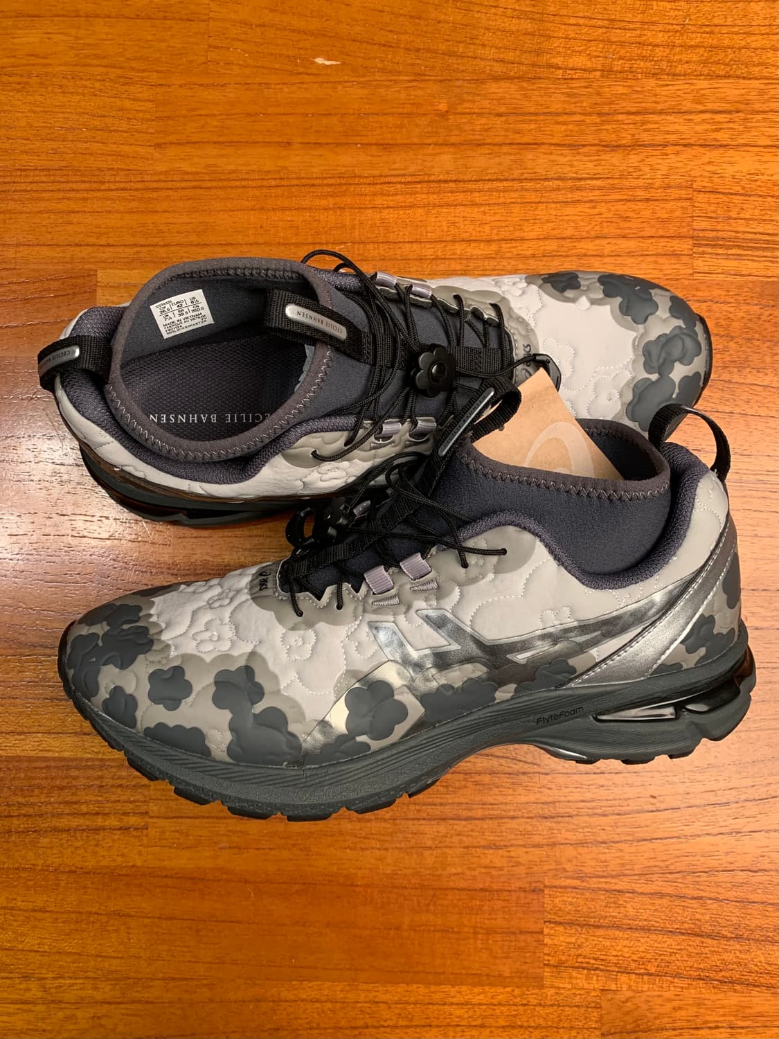 세실리아 반센 아식스 젤 터레인 미드탑 퓨어실버 그레이  265 상품이미지2