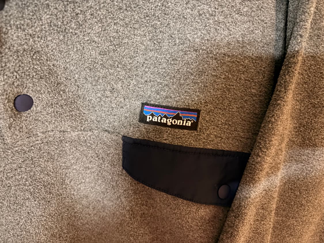 [L] 파타고니아 신칠라 그레이 스냅 티 상품이미지3
