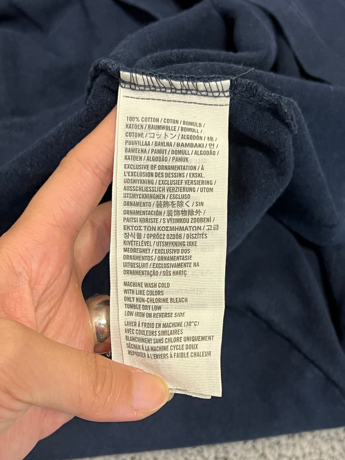 (L) 홀리스터 스몰패치 브이넥 반팔 티 네이비 상품이미지4