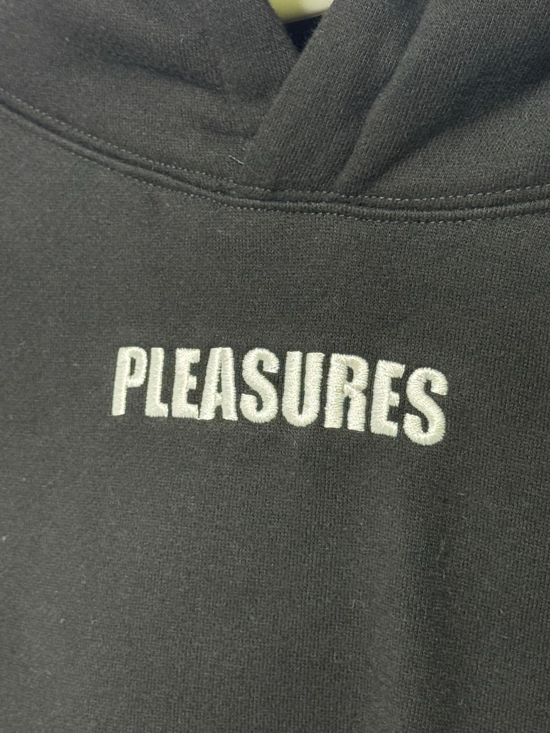 [L] PLEASURES  플레저스 다트보드 그래픽 후드 블랙 상품이미지3