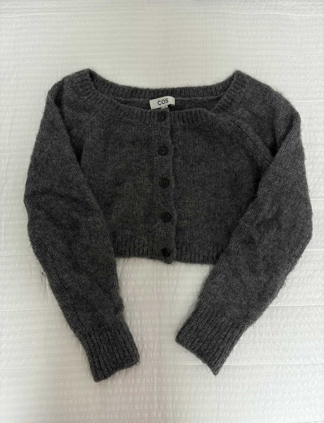 코스 오프숄더 크롭 가디건 상품이미지2