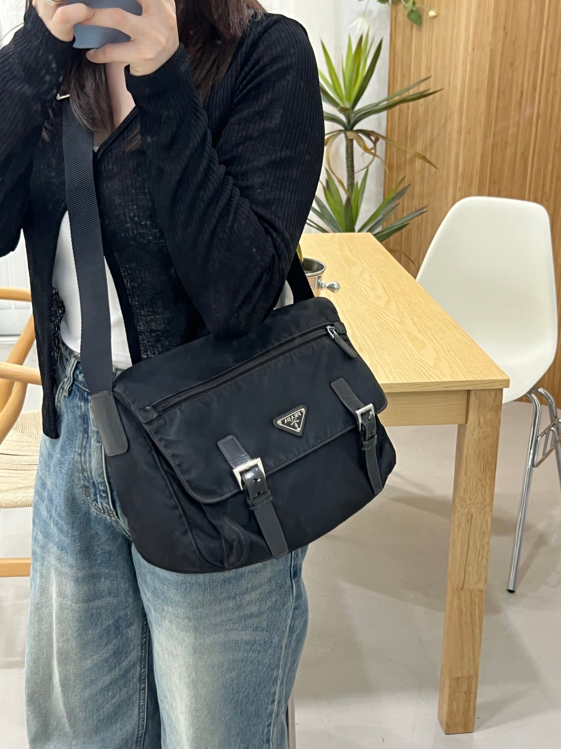 정품 프라다 나일론 메신저백 상품이미지8