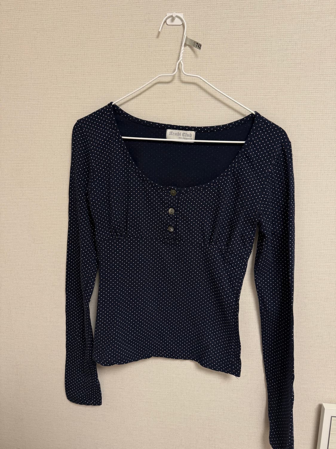 아쿠비클럽 도트 롱 슬리브 상품이미지1