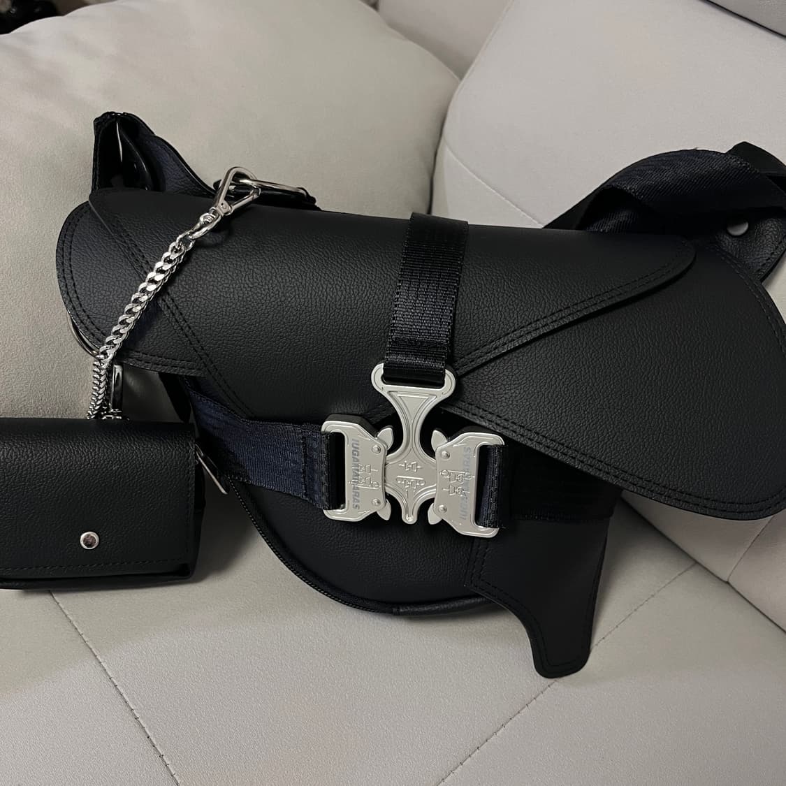 이우가마카라스 Triple Covered Crow Buckle Bag 상품이미지1
