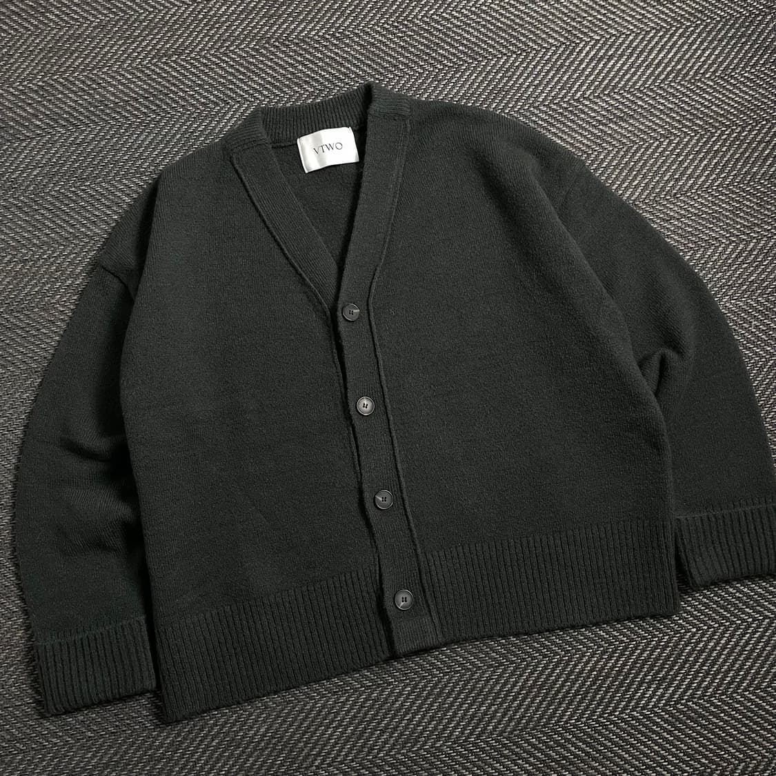 VTWO 미니멀 박시핏 울 가디건 챠콜y 4337 상품이미지1