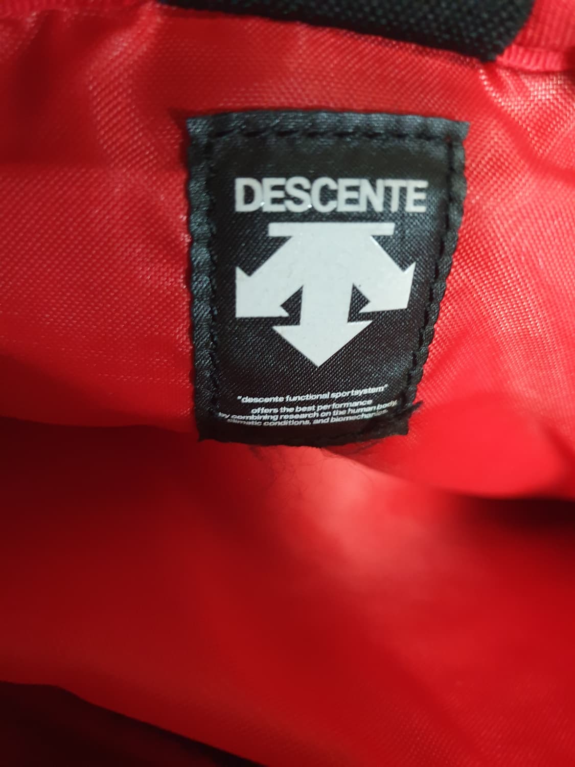 데상트 듀얼리스 가로형 크로스 메신저백 그레이 상품이미지4