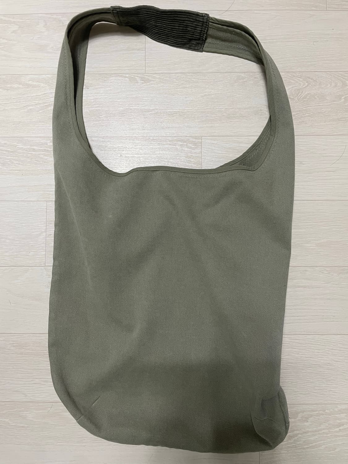 퍼렌 코튼 숄더백 카키색 급처 상품이미지1