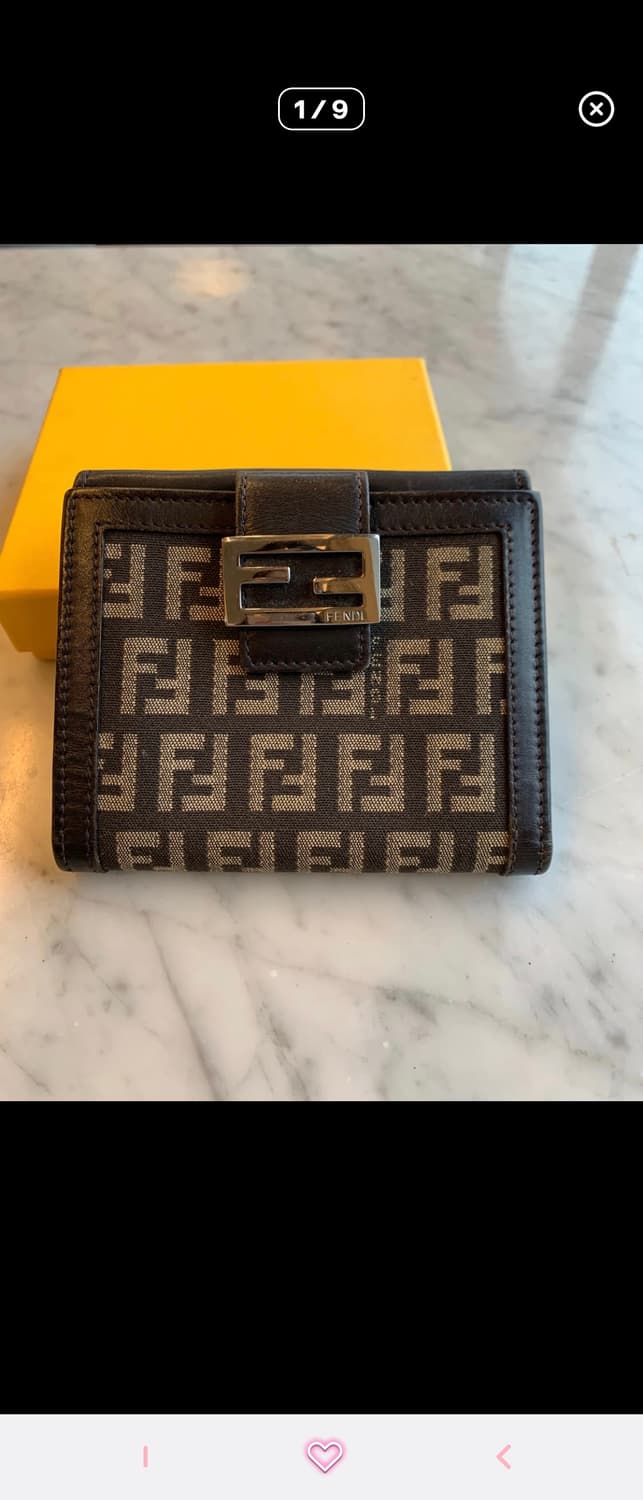 펜디 주카 버클 지갑 상품이미지1