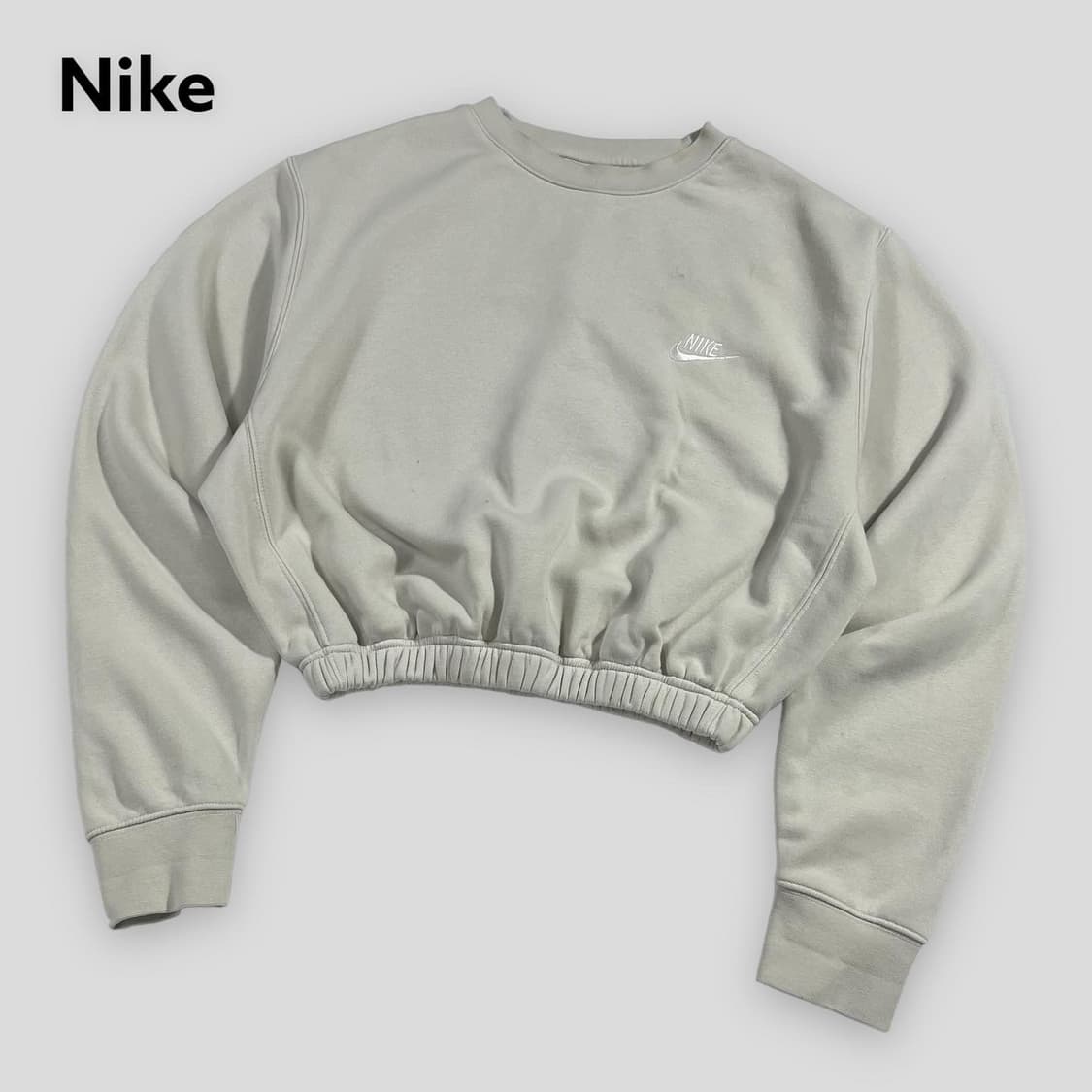 나이키 크림 스우시로고 크롭 맨투맨 상품이미지1