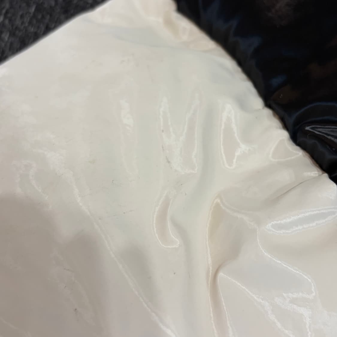 YIE YIE 이에이에 패딩 블랙 화이트  상품이미지4