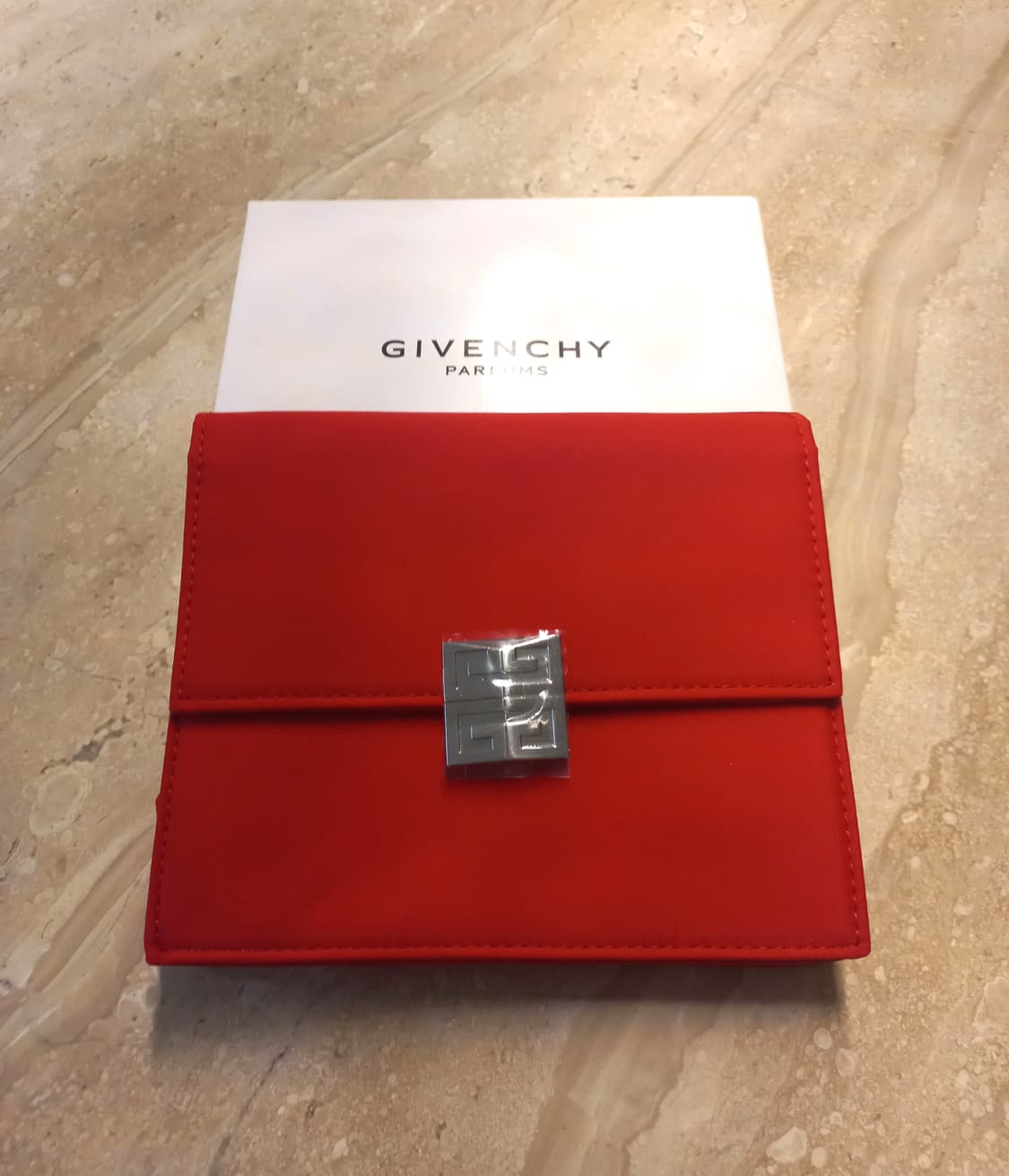 지방시 Givenchy 레드 플랩 파우치 (새제품) 상품이미지5