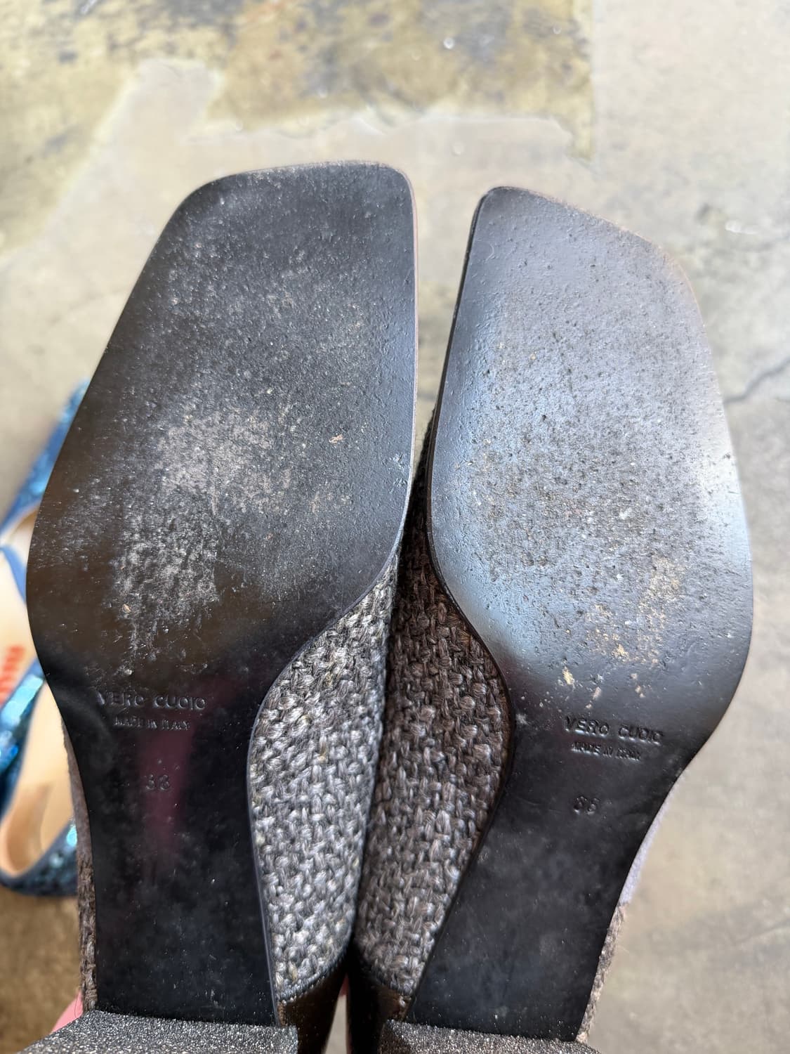 early 00s 미우 미우 그레이 스퀘어토 키튼힐 상품이미지6