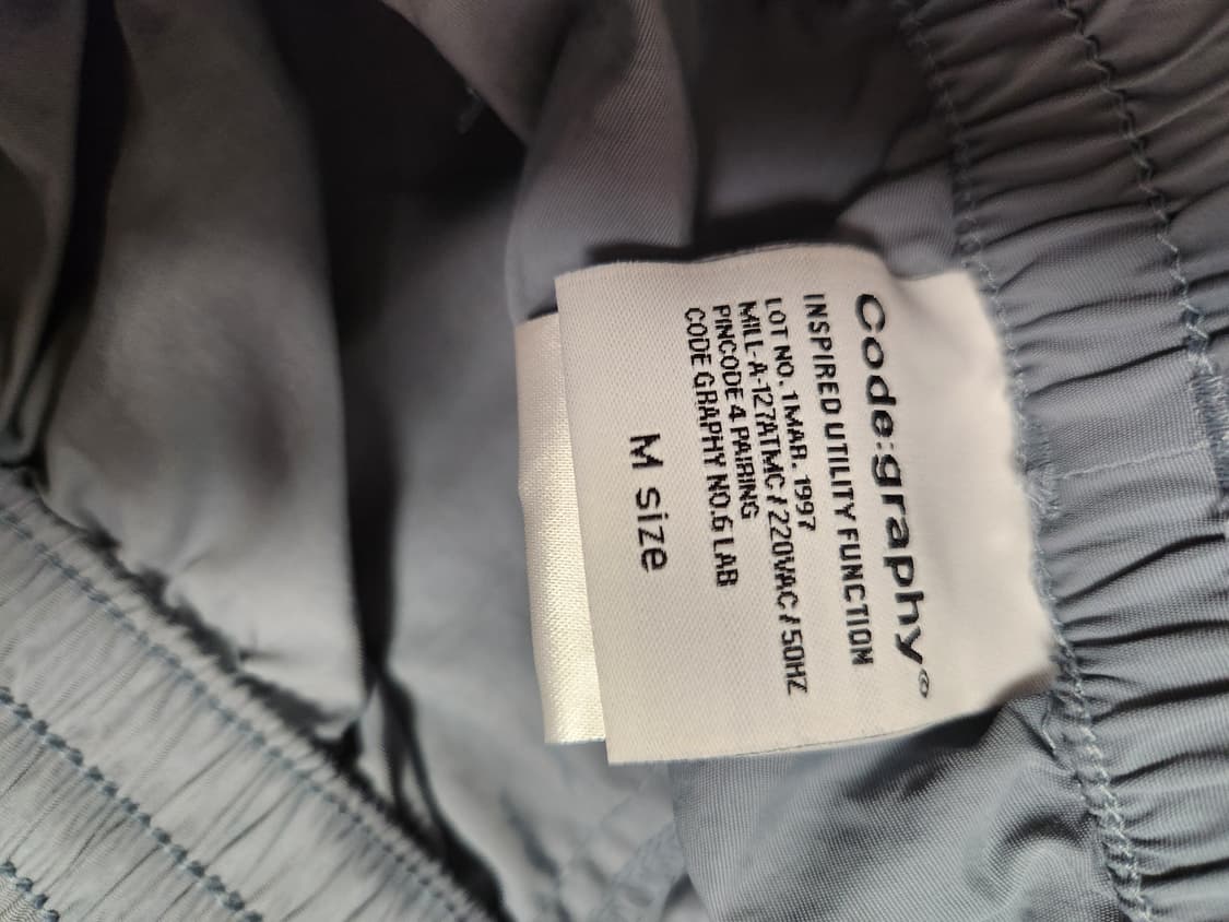 새상품급) 코드그라피 블루 밴딩 반바지 사이즈m

여러 중고사이트에도 같 상품이미지9